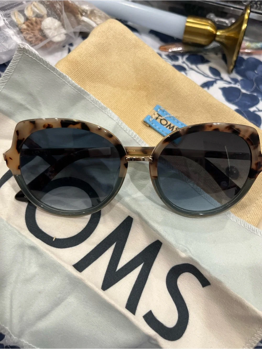 Toms Tortoiseshell Round Sunglasses with Blue Gradient Lenses